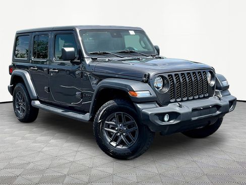 Used 2024 Jeep Wrangler Unlimited Sport AWD/4WD image 3