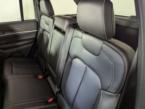 New 2025 Jeep Grand Cherokee Limited image 16