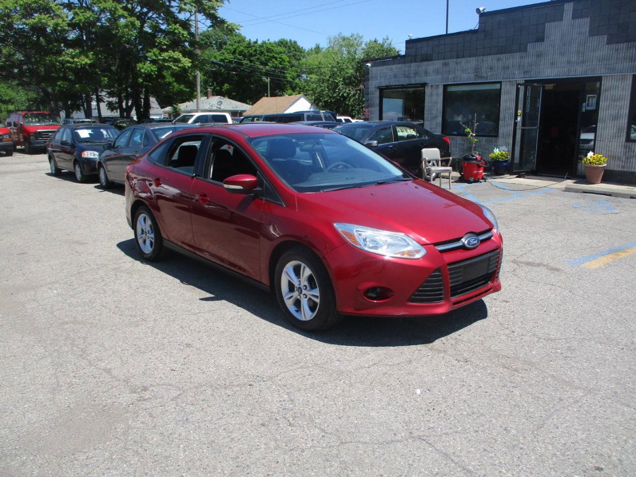 Used 2013 Ford Focus SE FWD image 1