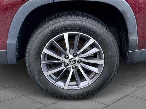 Used 2019 Toyota Highlander XLE image 10