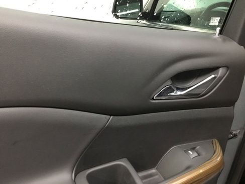 Used 2023 GMC Acadia SLE w/ Driver Convenience Package image 13