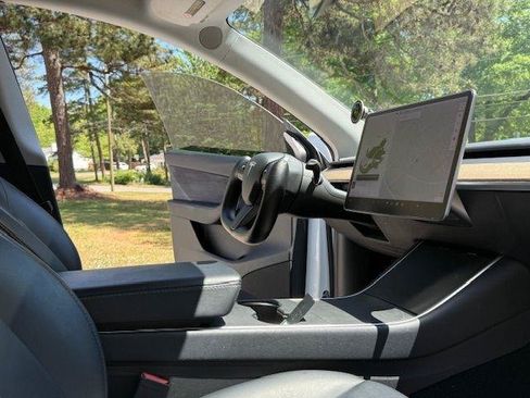 Used 2021 Tesla Model Y Long Range AWD/4WD image 40