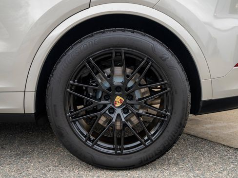 Certified 2024 Porsche Cayenne S image 18
