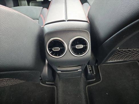 Used 2021 Mercedes-Benz GLB 250 image 16