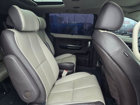 Used 2015 Kia Sedona SX Limited image 12