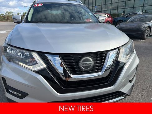 Used 2018 Nissan Rogue SV w/ Premium Package image 3