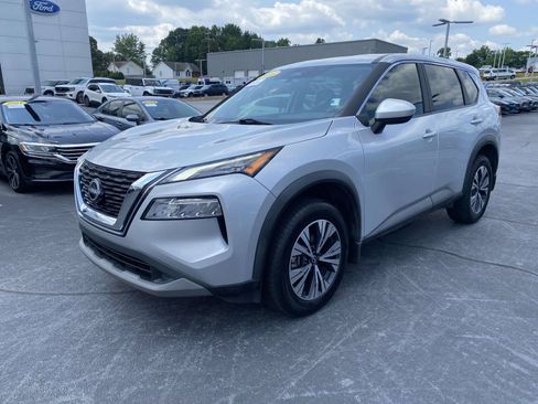 Used 2023 Nissan Rogue SV FWD image 3