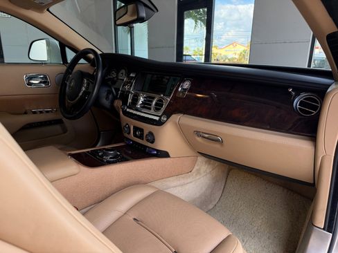 Used 2014 Rolls-Royce Wraith image 32
