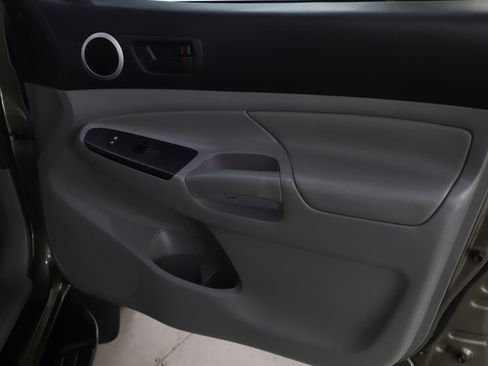 Used 2015 Toyota Tacoma 4x4 Double Cab w/ TRD Off-Road Package image 9