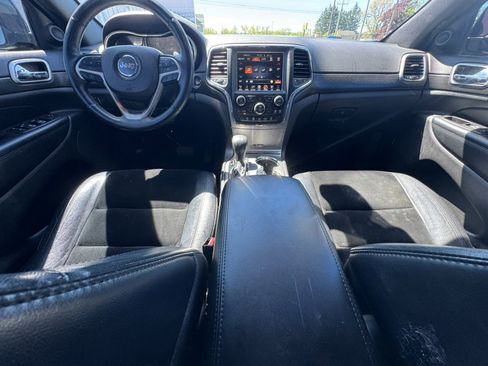 Used 2017 Jeep Grand Cherokee Altitude AWD/4WD image 29