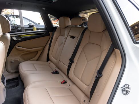 Certified 2026 Porsche Macan AWD/4WD image 45