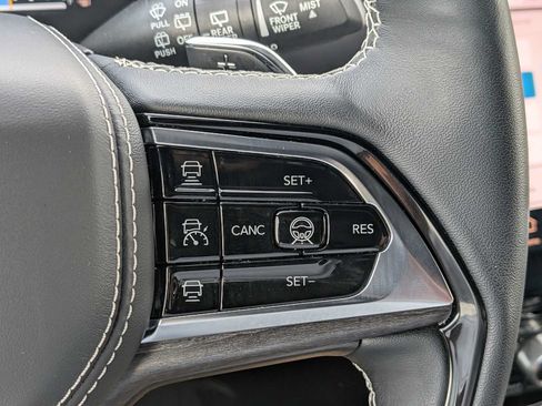 Used 2023 Jeep Grand Cherokee Overland w/ Adv Protech Group III AWD/4WD image 22