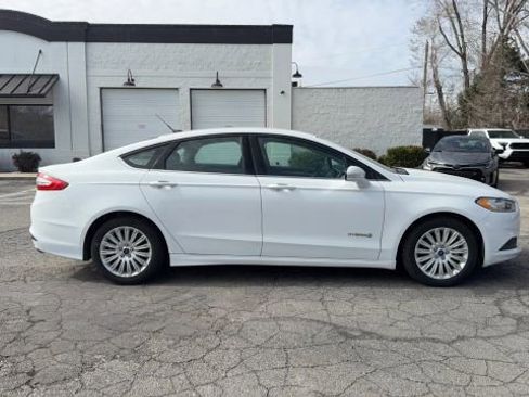 Used 2016 Ford Fusion SE image 6