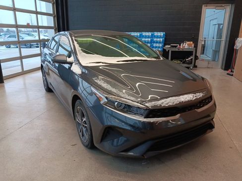 Used 2023 Kia Forte LXS image 2