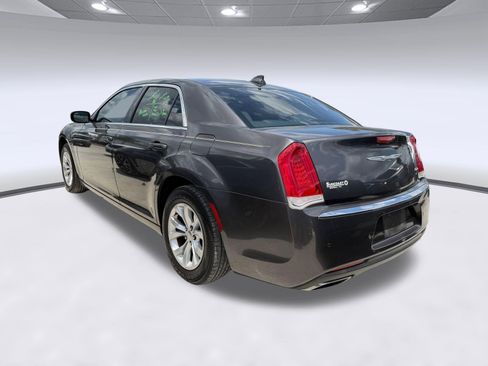 Used 2015 Chrysler 300 Limited w/ 300 Premium Group RWD image 2