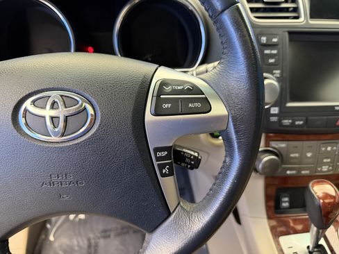 Used 2012 Toyota Highlander Limited w/ Tow Pkg AWD/4WD image 18
