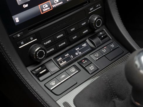 Used 2020 Porsche 718 Boxster Spyder RWD image 31