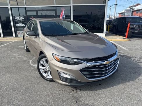 Used 2023 Chevrolet Malibu LT image 2