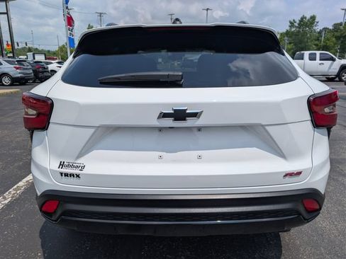 Used 2024 Chevrolet Trax RS w/ Sunroof Package FWD image 4