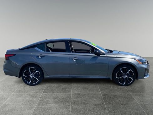 Used 2025 Nissan Altima 2.5 SR FWD image 6