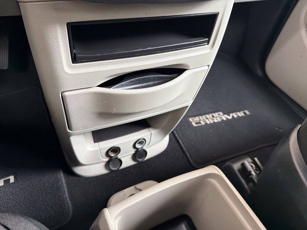 Used 2013 Dodge Grand Caravan SE FWD image 37