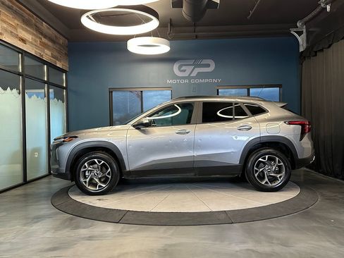 Used 2025 Chevrolet Trax LT w/ LT Convenience Package FWD image 6