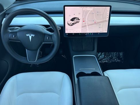 Used 2021 Tesla Model Y Long Range AWD/4WD image 17