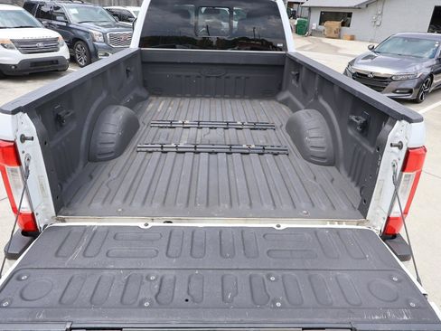 Used 2017 Ford F250 Lariat w/ Lariat Value Package AWD/4WD image 6