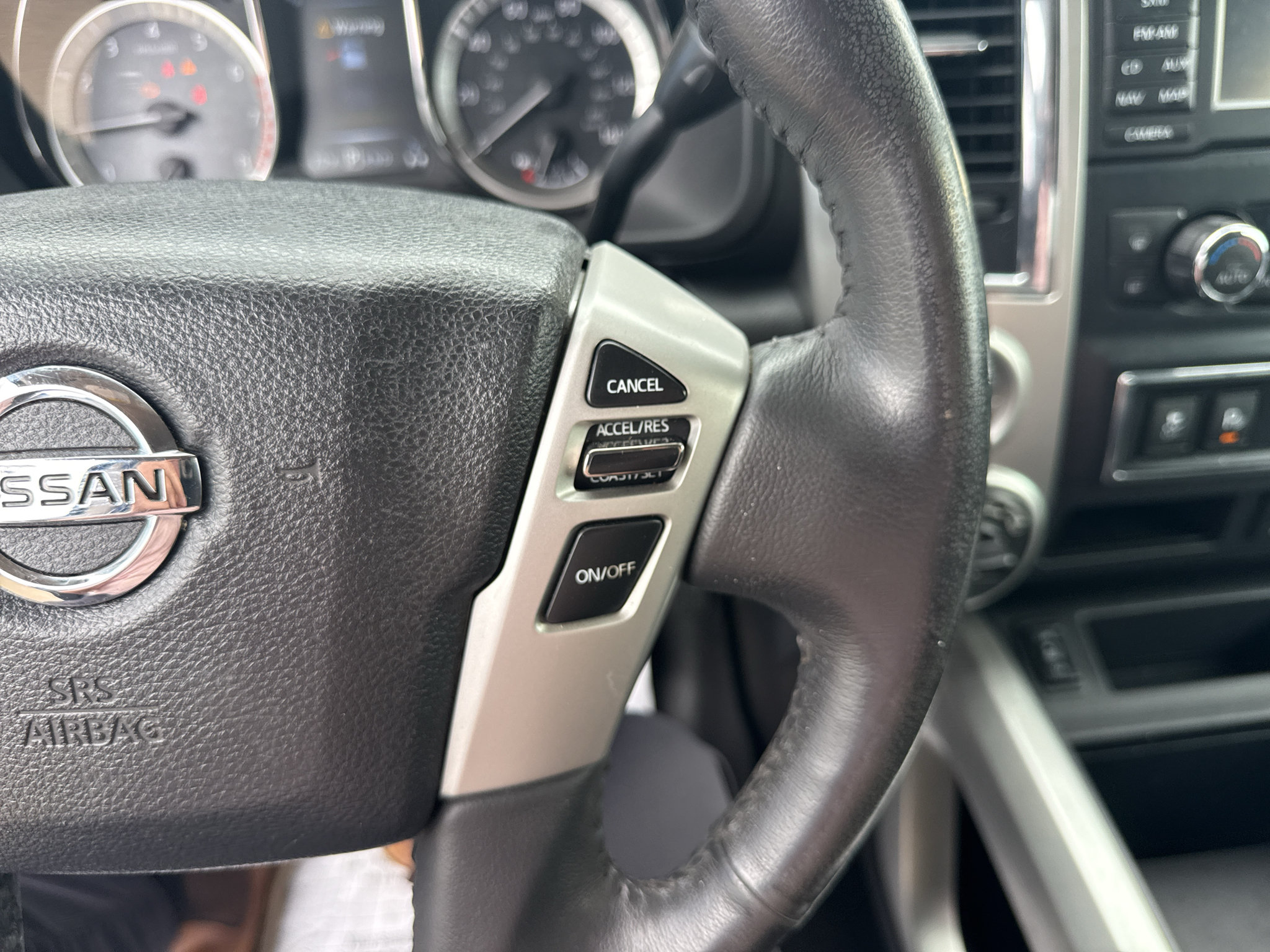 Used 2018 Nissan Titan SV w/ SV Convenience Package AWD/4WD image 19