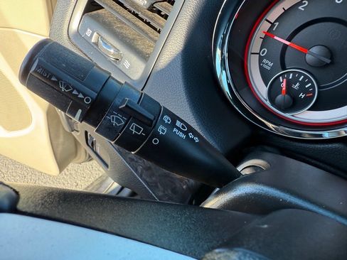 Used 2014 Dodge Grand Caravan American Value Package w/ UConnect Hands-Free Group image 28