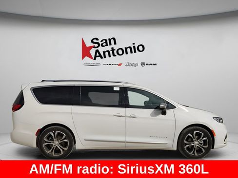 New 2026 Chrysler Pacifica Pinnacle image 9