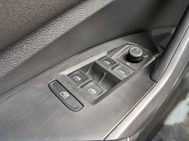 Used 2024 Volkswagen Jetta SE FWD image 21