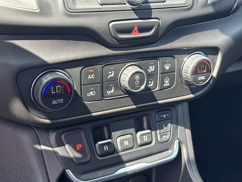 Used 2020 GMC Terrain SLE w/ Driver Convenience Package FWD image 23