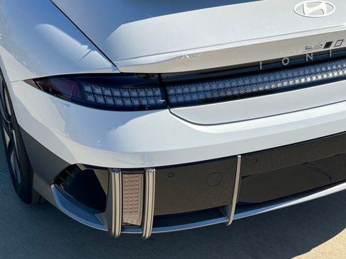 New 2025 Hyundai Ioniq 6 SE image 12