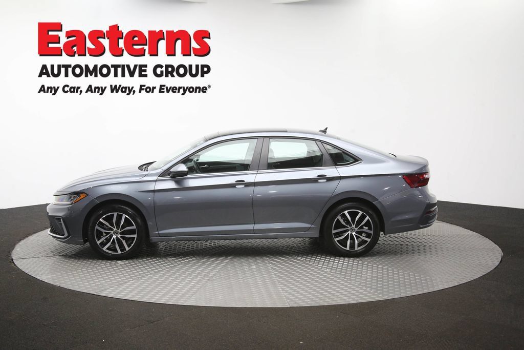 Used 2025 Volkswagen Jetta SE FWD image 58