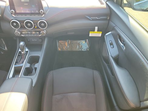 Certified 2025 Nissan Sentra SR image 17