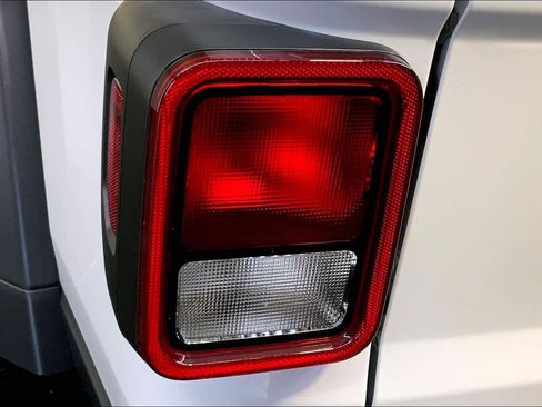 Used 2023 Jeep Gladiator Mojave w/ Cold Weather Group image 28