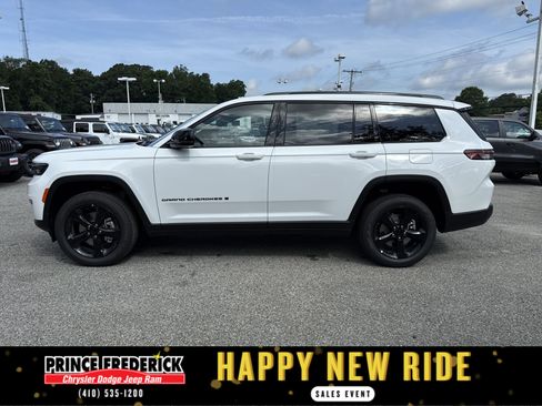 New 2025 Jeep Grand Cherokee L Limited w/ Black Appearance Package image 6