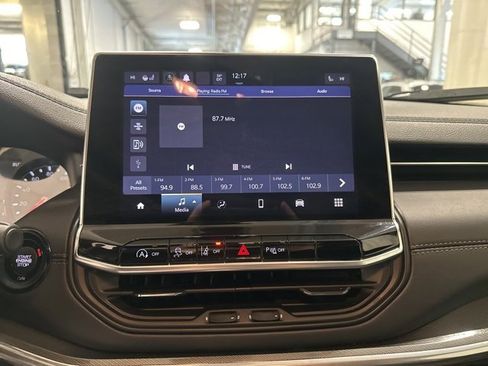 Used 2023 Jeep Compass Limited image 22