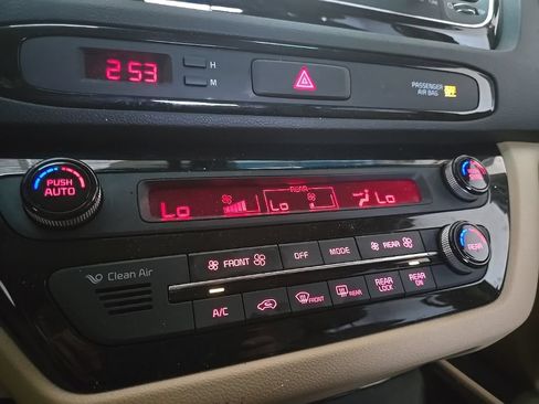 Used 2018 Kia Sedona EX FWD image 27