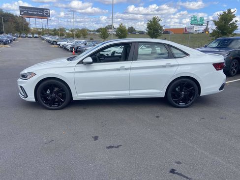 New 2026 Volkswagen Jetta SE FWD image 6