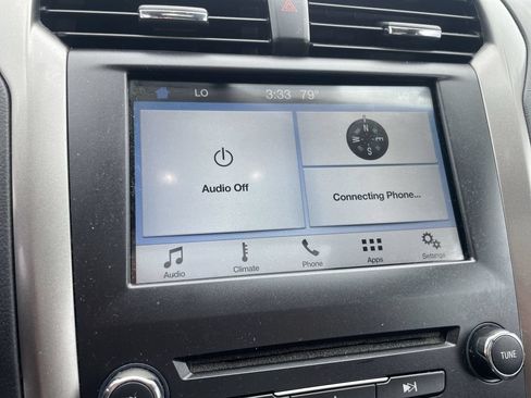 Used 2018 Ford Fusion SE w/ Fusion SE Technology Package FWD image 13