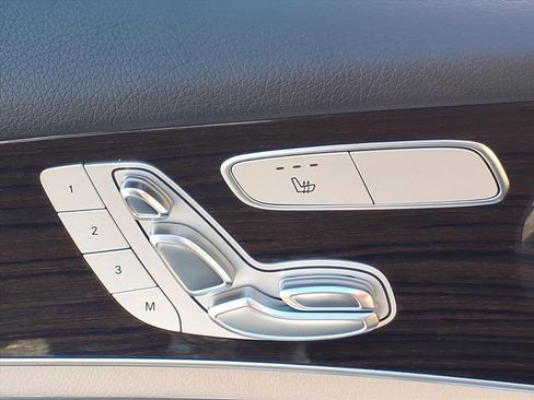 Used 2017 Mercedes-Benz GLC 300 4MATIC image 13