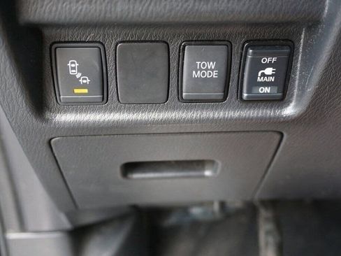 Used 2020 Nissan Pathfinder Platinum image 31