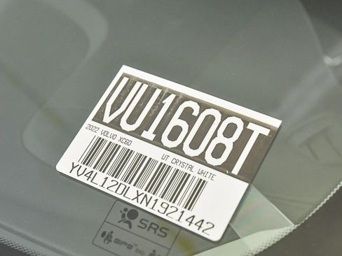 Certified 2022 Volvo XC60 B5 Inscription image 32