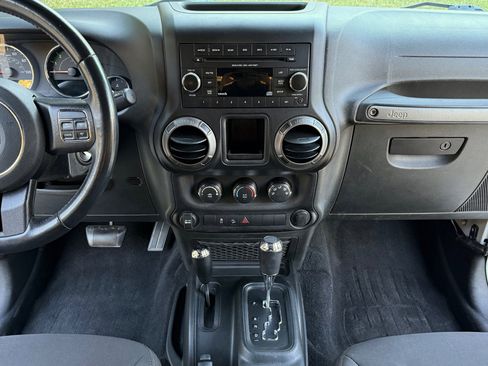 Used 2018 Jeep Wrangler Sport image 27