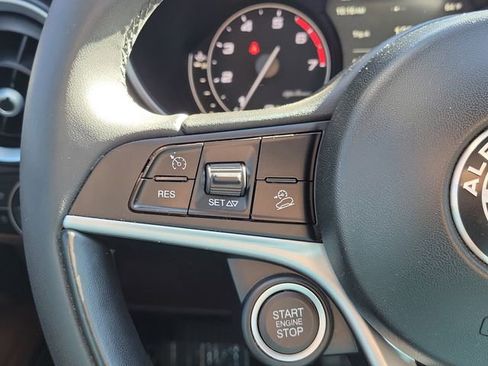 Used 2019 Alfa Romeo Stelvio image 5