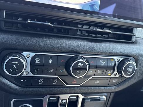 Used 2024 Jeep Gladiator Sport AWD/4WD image 33