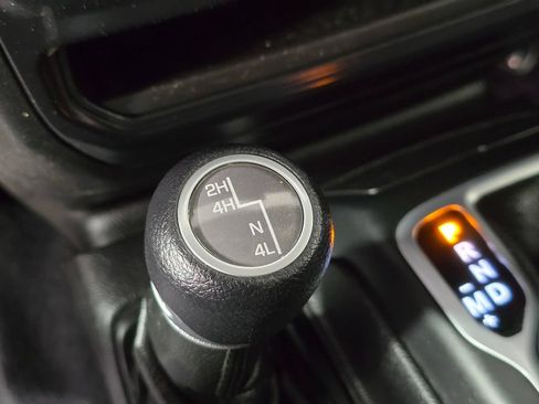 Used 2018 Jeep Wrangler Unlimited Sport S AWD/4WD image 35