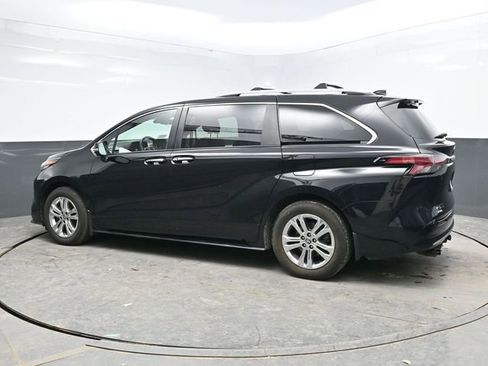 Used 2022 Toyota Sienna Platinum image 4